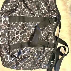 Lesportsac Black and Gray Patterned Shoulder Bag